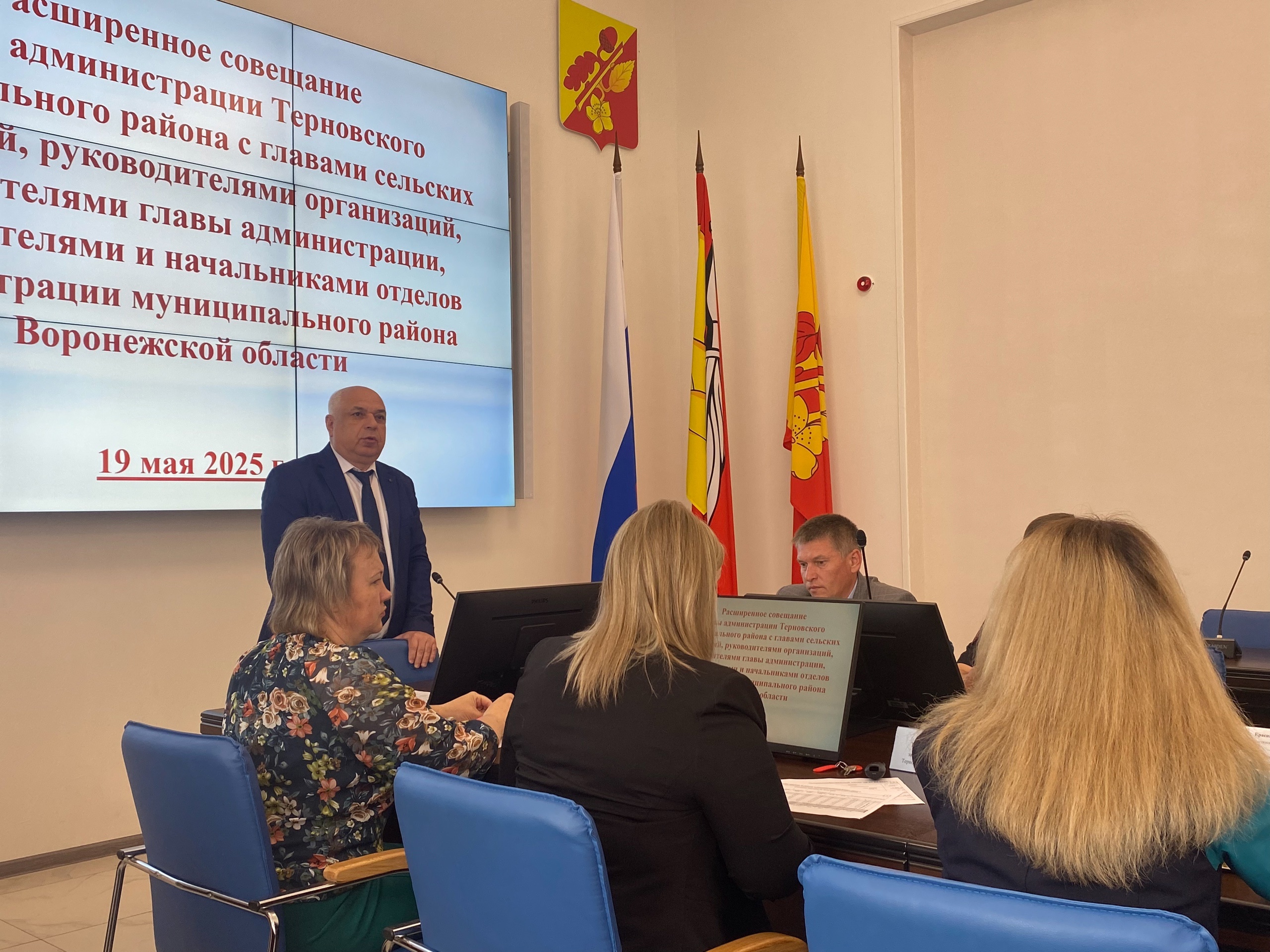 В минувший понедельник, под председательством главы администрации Терновского района Брагина Михаила Александровича.