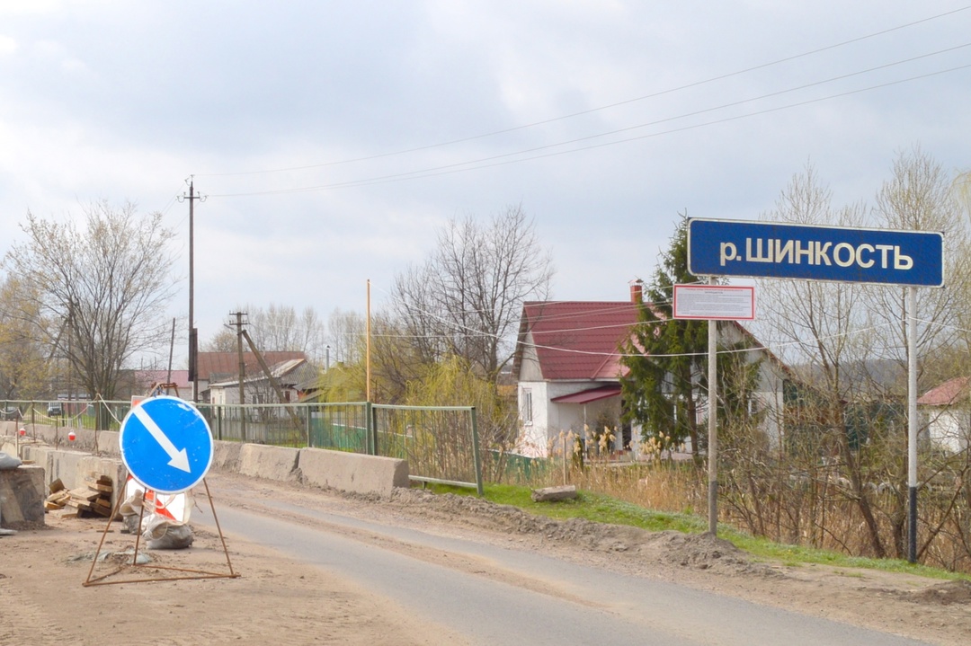 В Есипово ремонтируют мост через Шинкость .