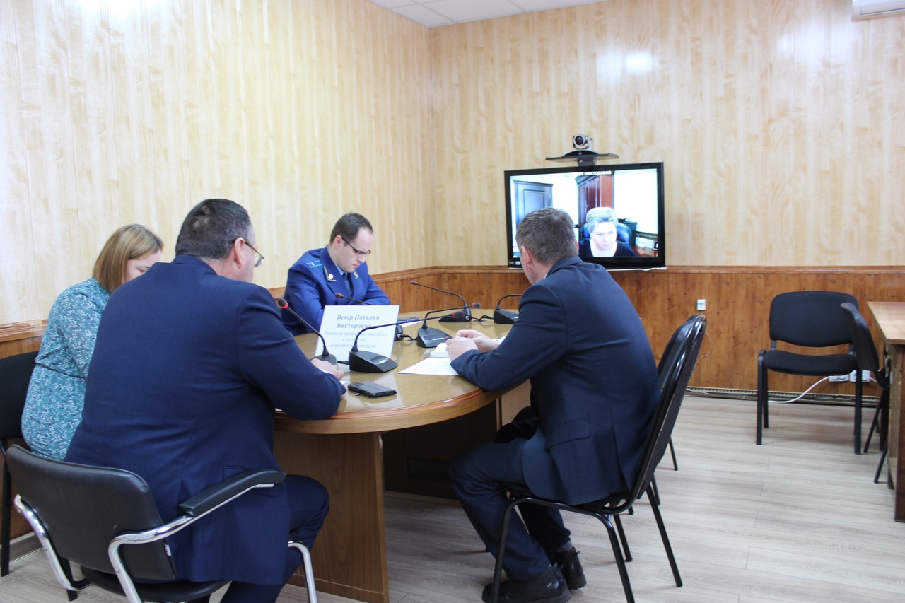 В общественной приёмной Губернатора в режиме видео-конференц-связи провела приём граждан Министр природных ресурсов и экологии Воронежской области Наталья Ветер.