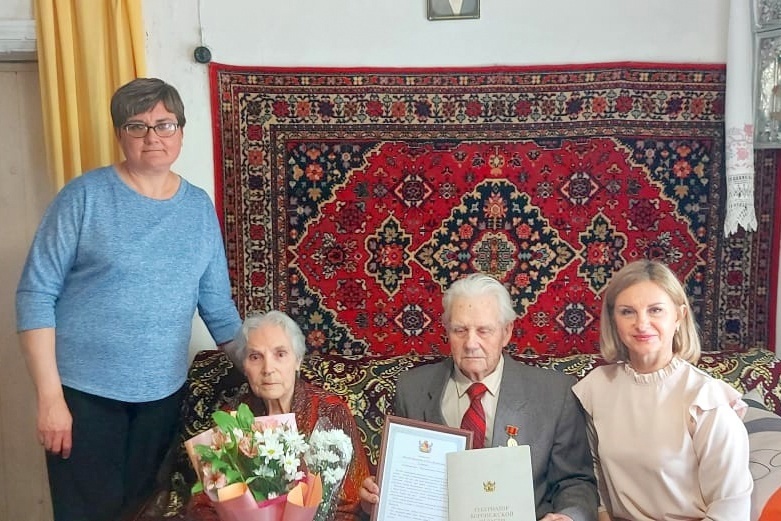 Жители Новокирсановки Ольга и Николай Саликовы отметили бриллиантовую свадьбу.