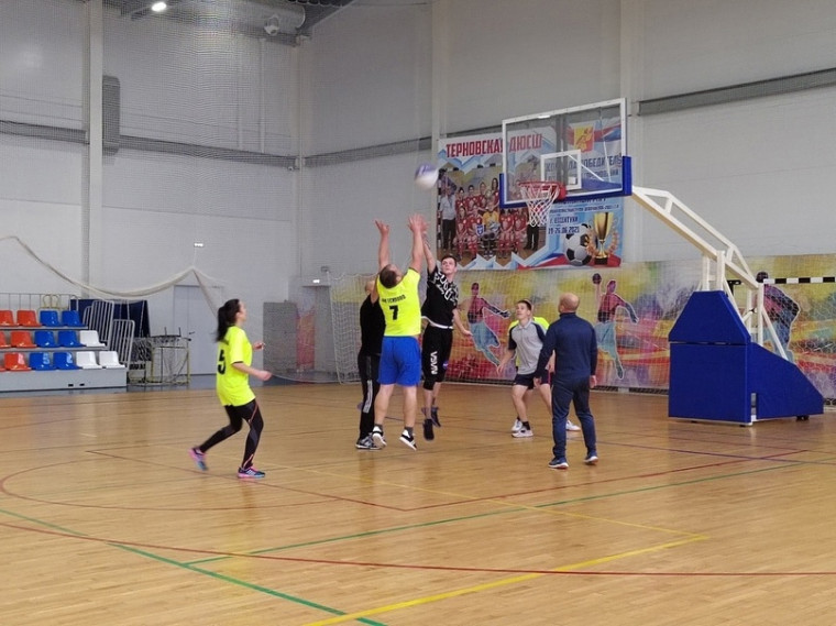 В спорткомплексе "Чемпион" прошли соревнования по баскетболу. В спорткомплексе "Чемпион" прошли соревнования по баскетболу.