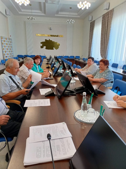 Прошло заседание постоянной комиссии по бюджету, налогам, финансам и предпринимательству. Прошло заседание постоянной комиссии по бюджету, налогам, финансам и предпринимательству.